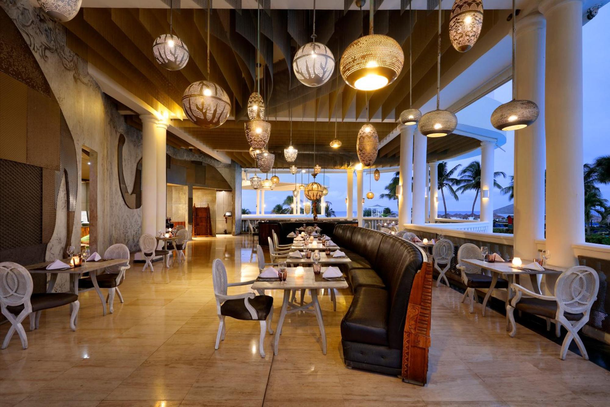 Resort The Signature Level At Grand Palladium Lady Hamilton &