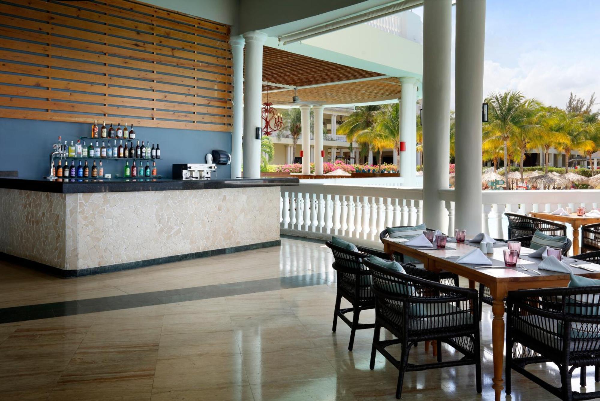 Resort The Signature Level At Grand Palladium Lady Hamilton &