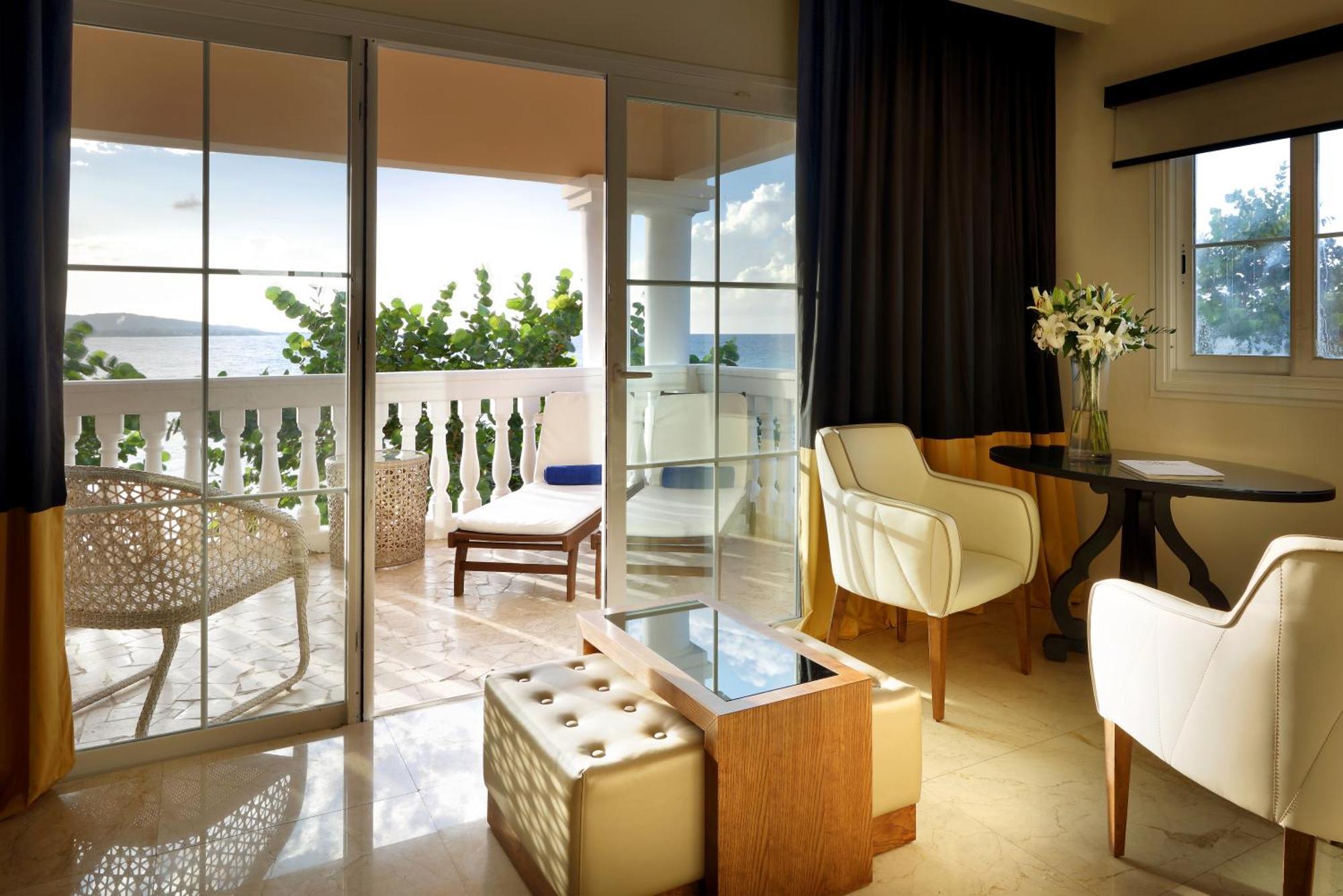 The Signature Level At Grand Palladium Lady Hamilton & Resort