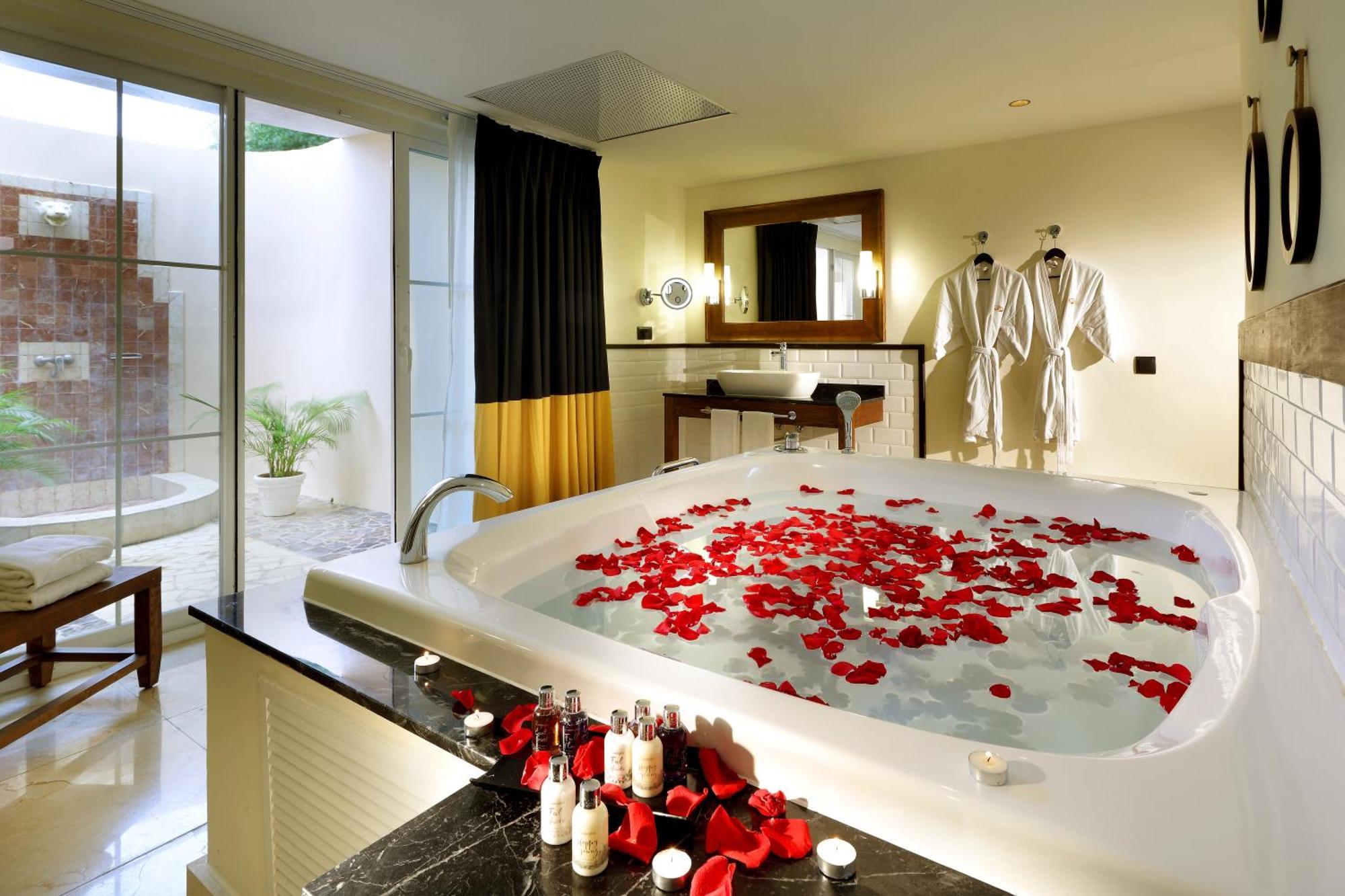 Resort The Signature Level At Grand Palladium Lady Hamilton & 5*