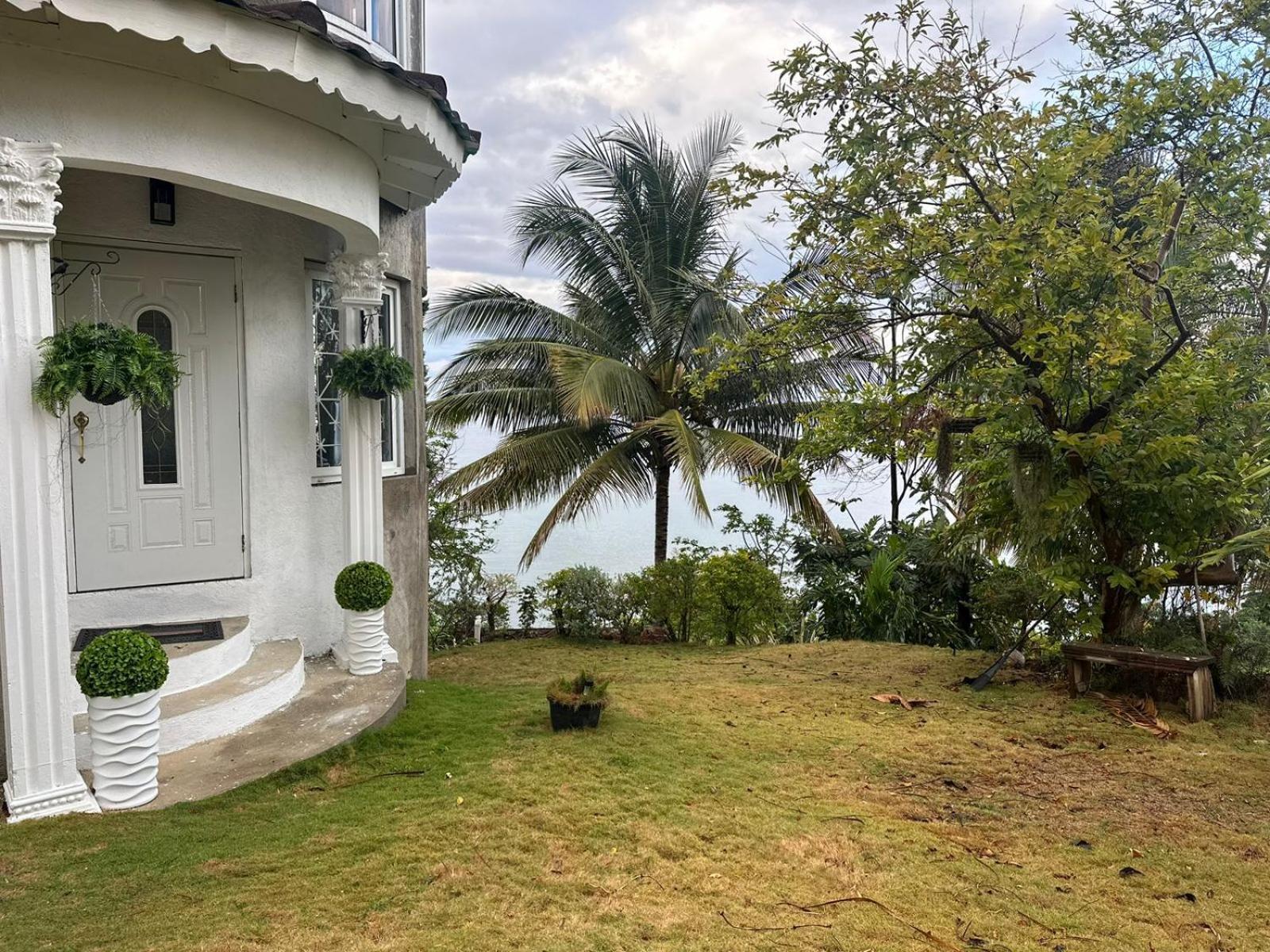 Holiday home Hiddenjeweloceanview