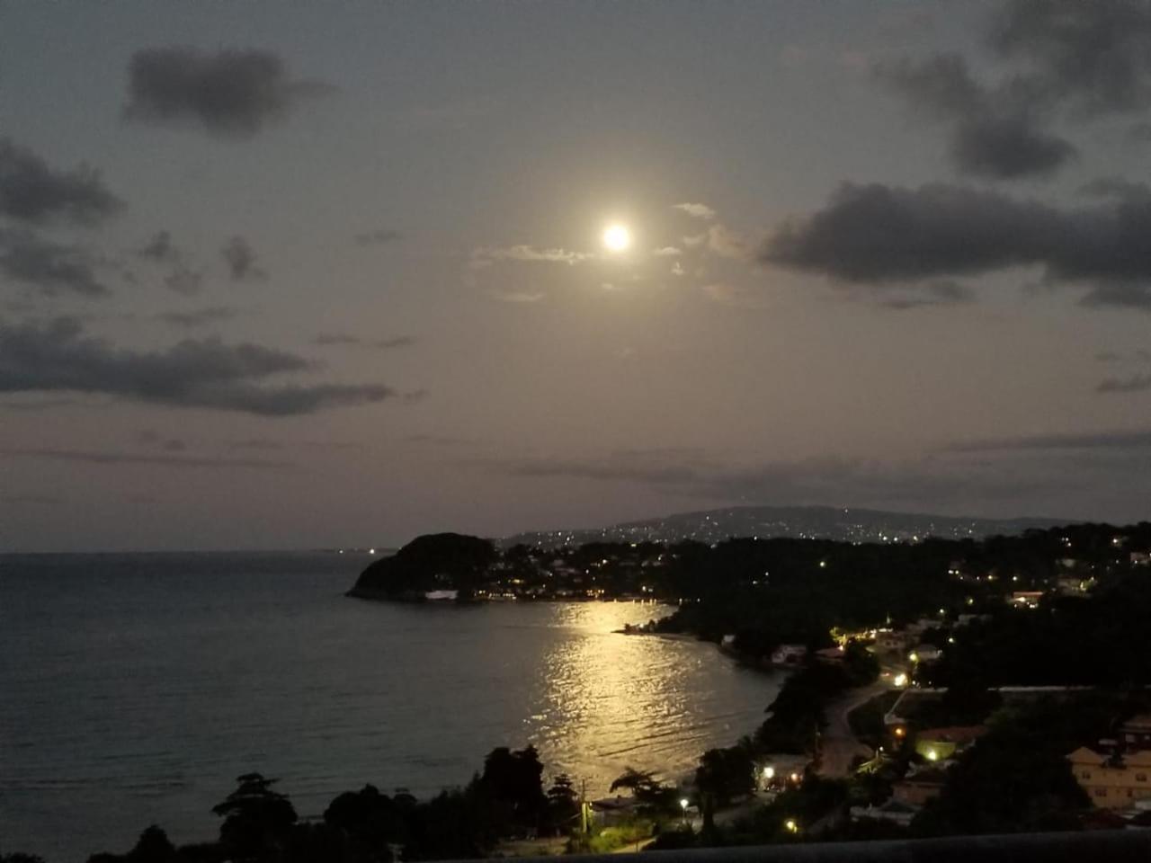 Holiday home Hiddenjeweloceanview *