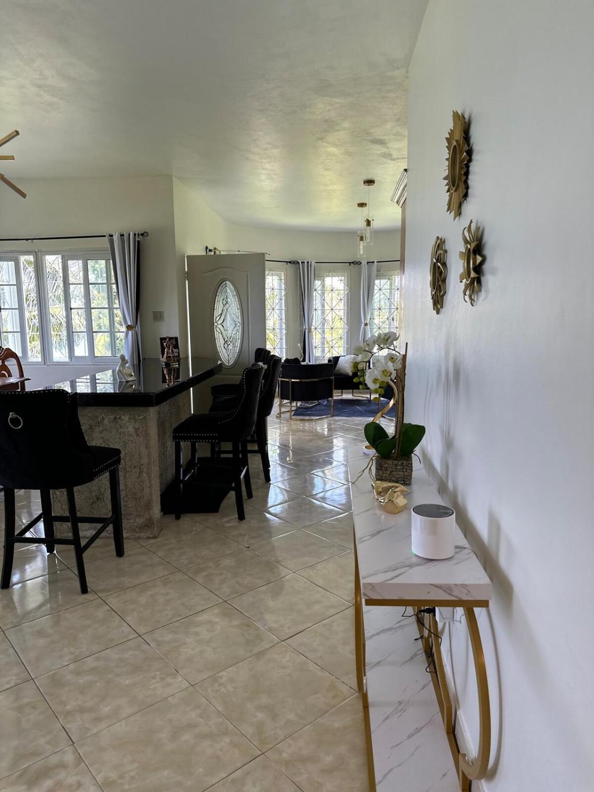 Hiddenjeweloceanview Holiday home