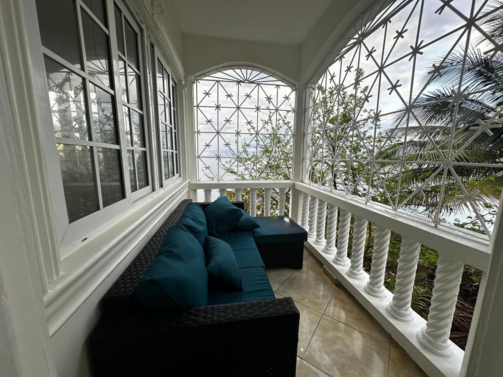 Hiddenjeweloceanview Holiday home *