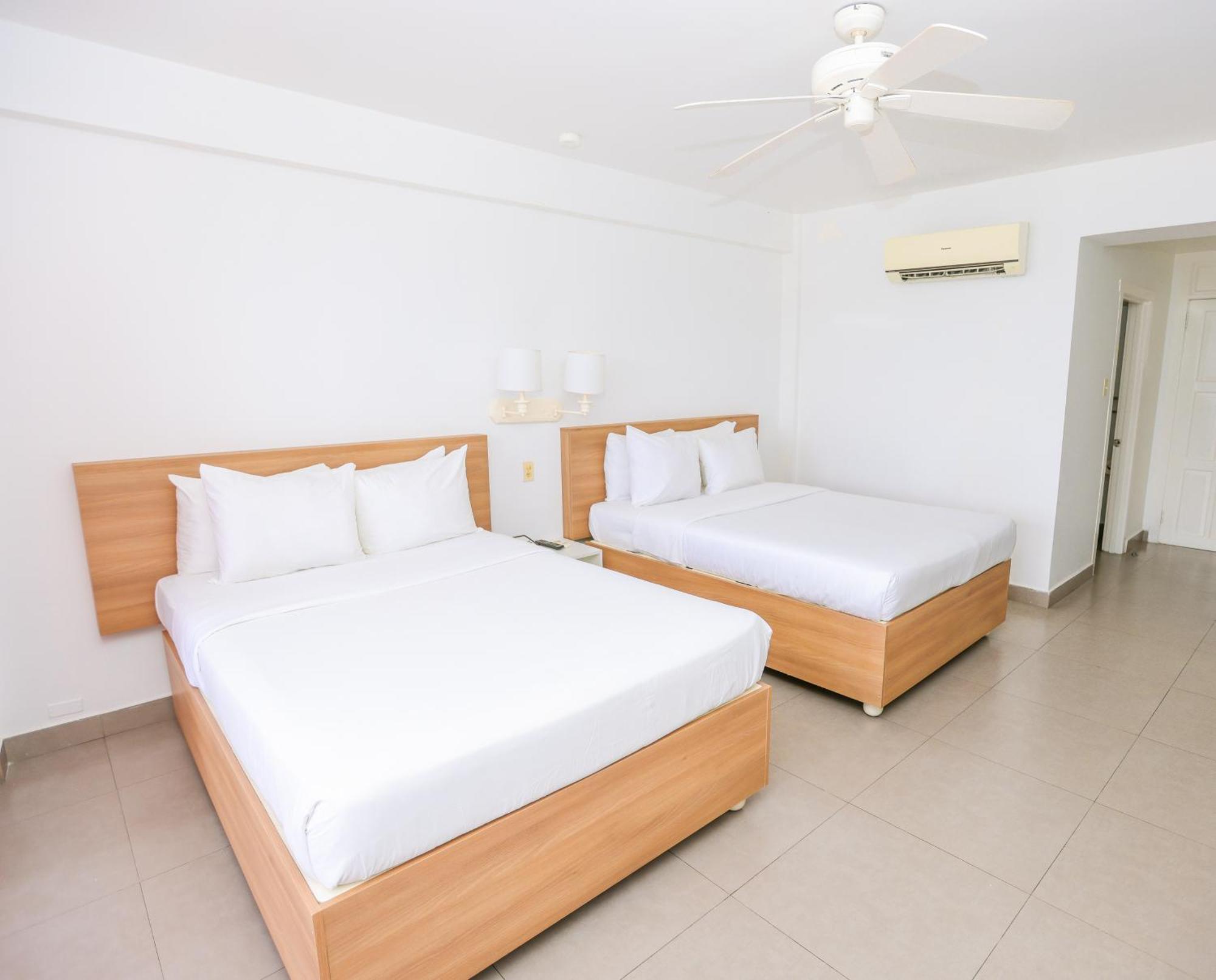 Grand Decameron Montego Beach, A Trademark Montego Bay