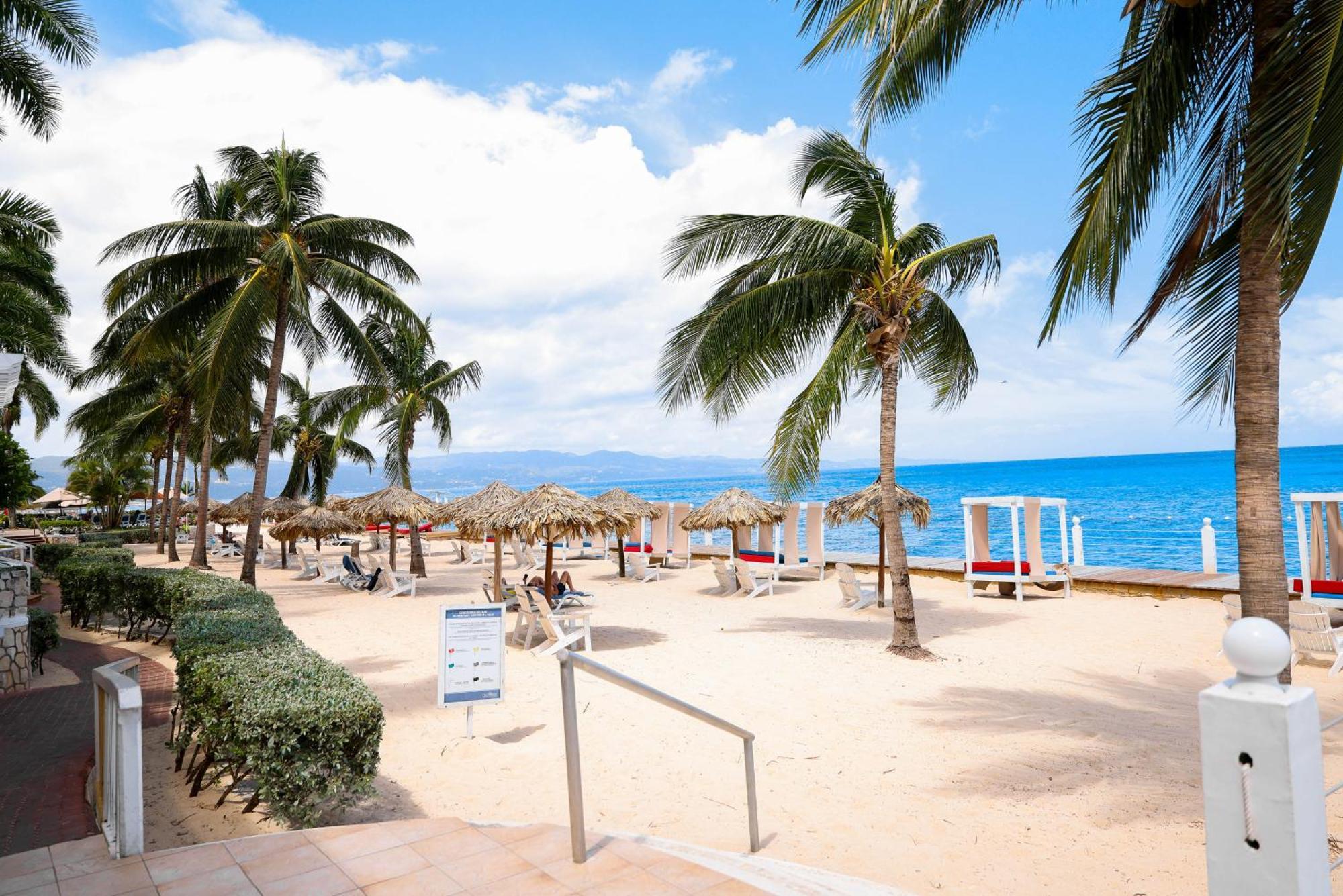 Resort Grand Decameron Montego Beach, A Trademark