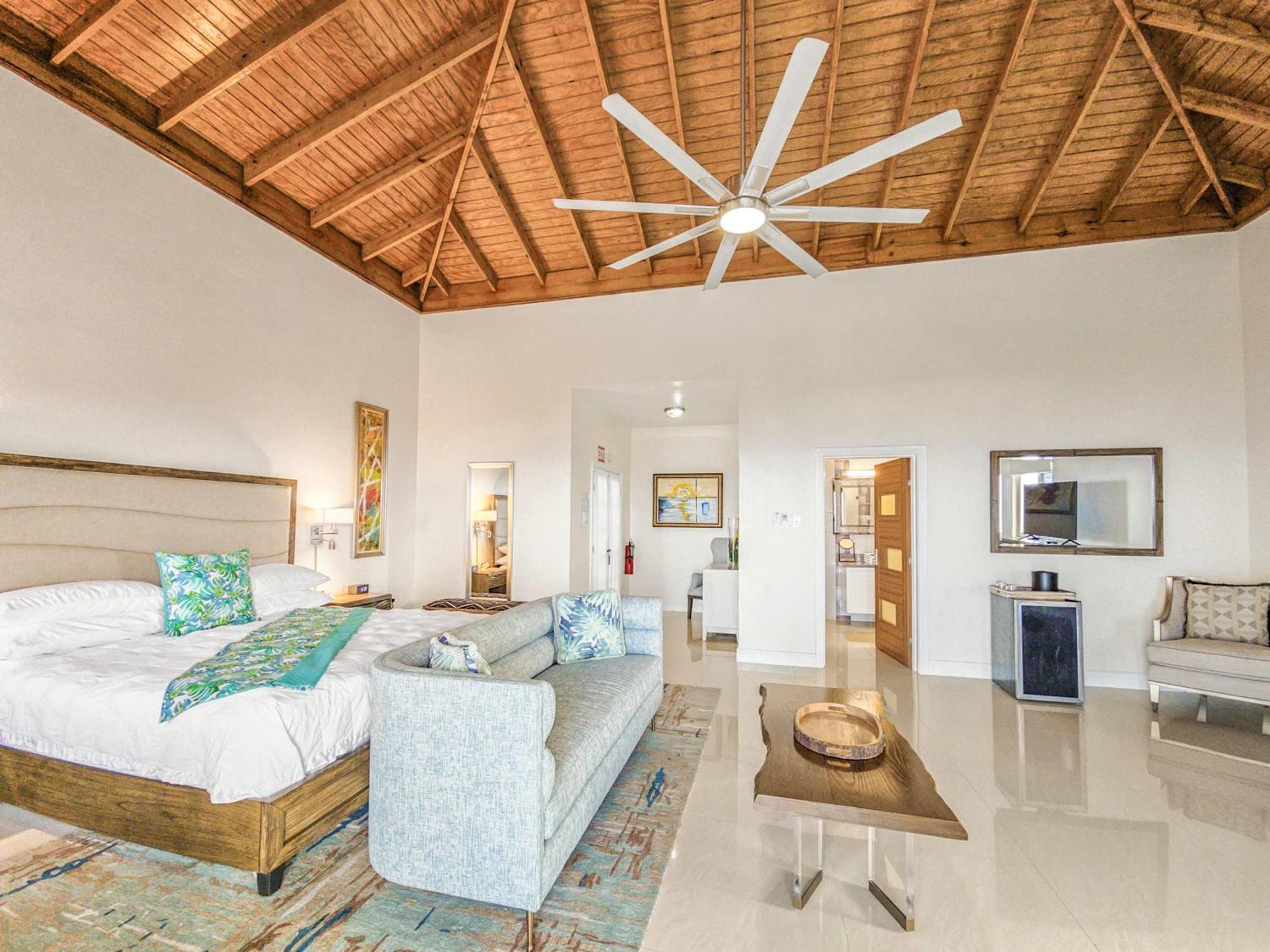 Hospitality Expert Bts 6 - Pool & Bar Montego Bay