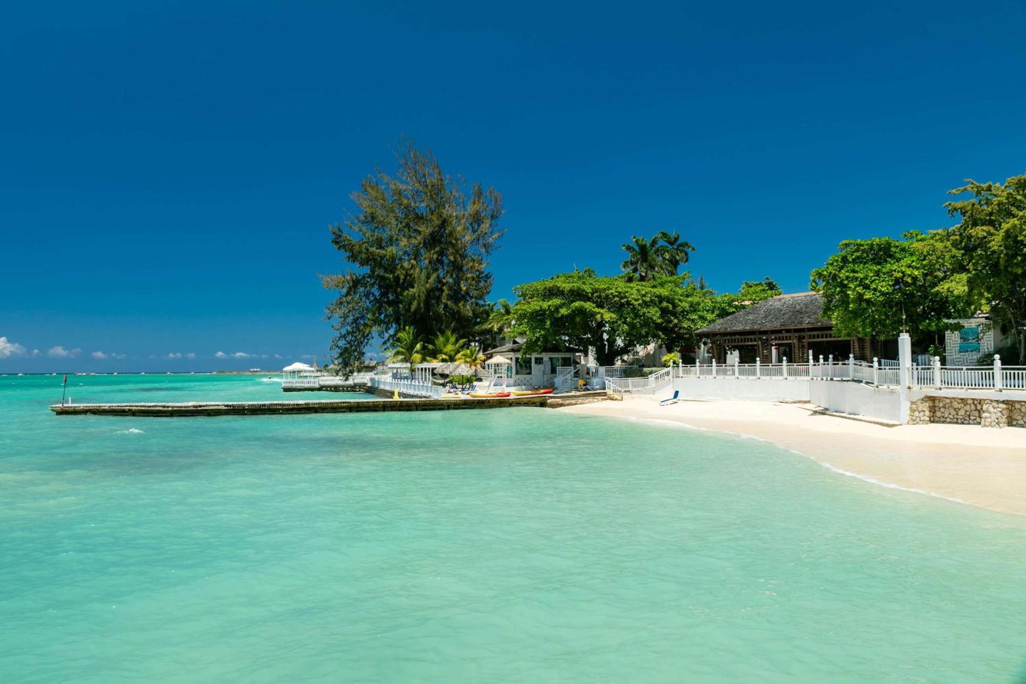 Resort Grand Decameron Montego Beach, A Trademark 3*