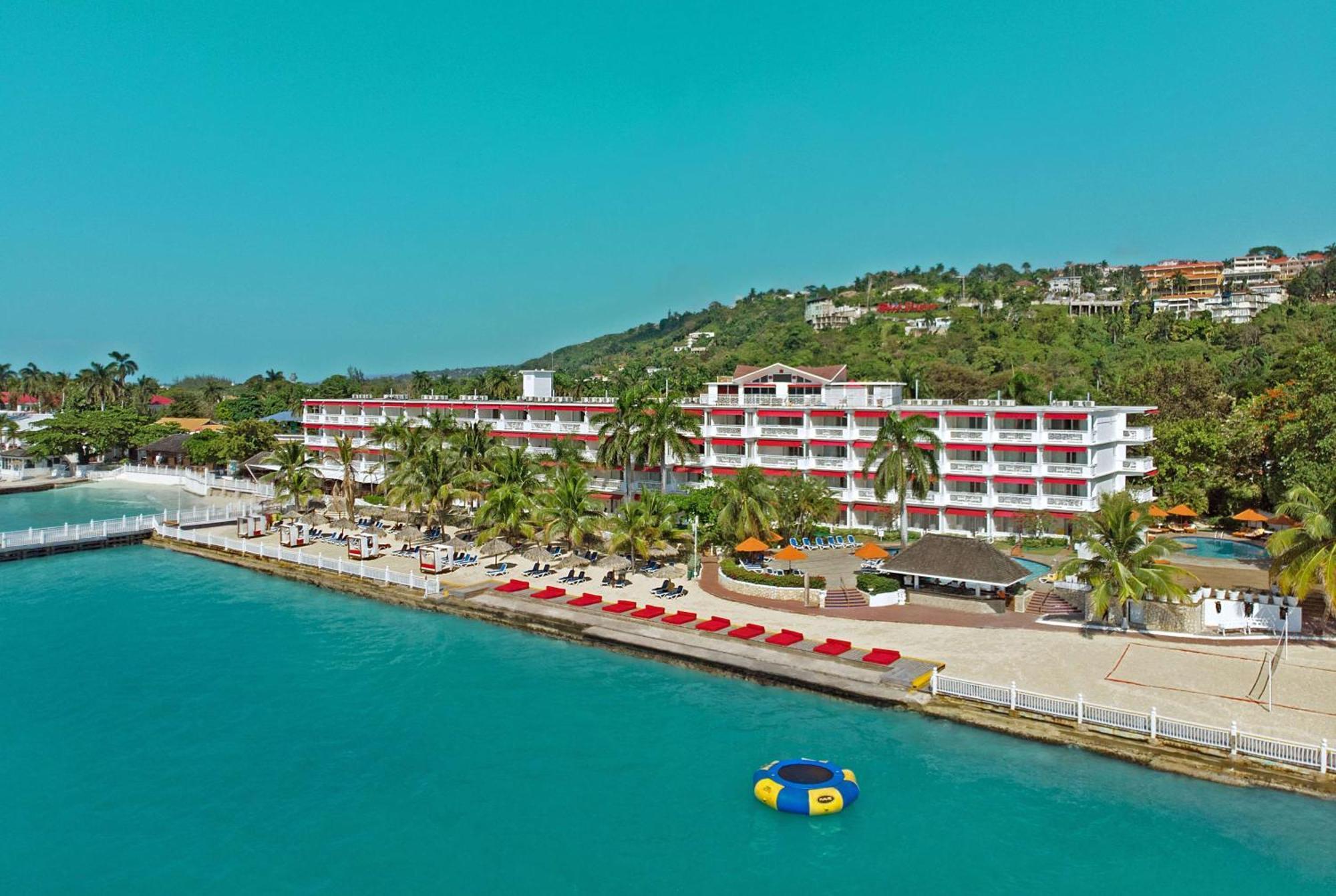 Grand Decameron Montego Beach, A Trademark Resort