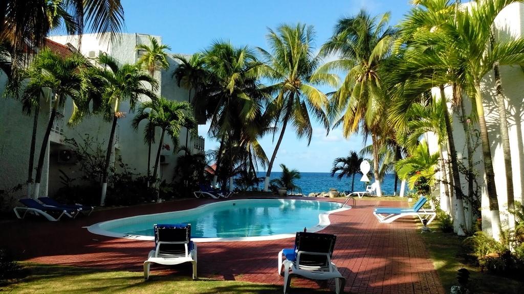 Chrisanns Aparthotel
