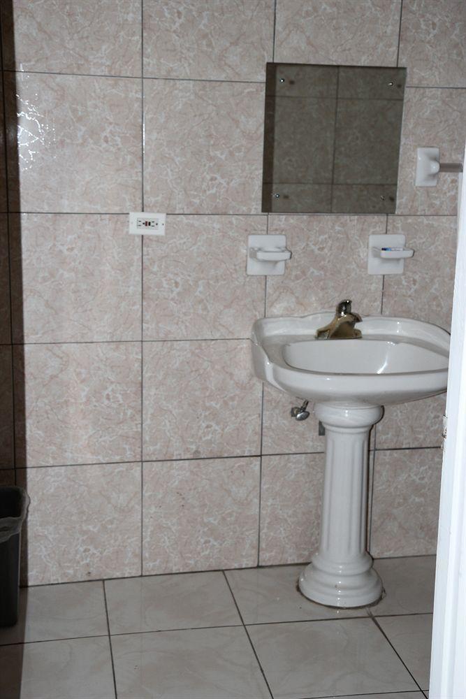 Executive Shaw Park Hotel 2*