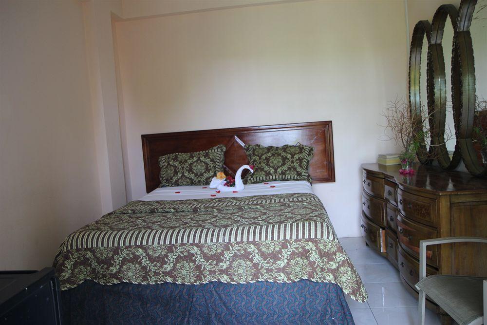 Executive Shaw Park Hotel