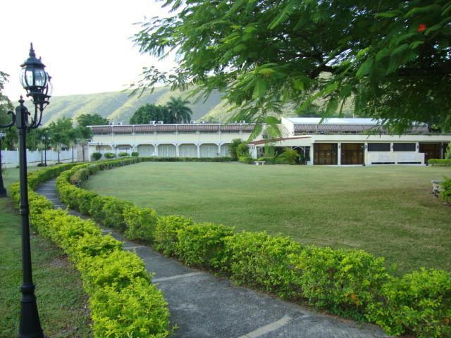 Hotel Uwi Mona Visitors' & Conference Centre