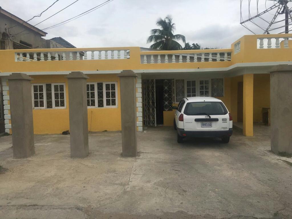 Leslies' * Portmore