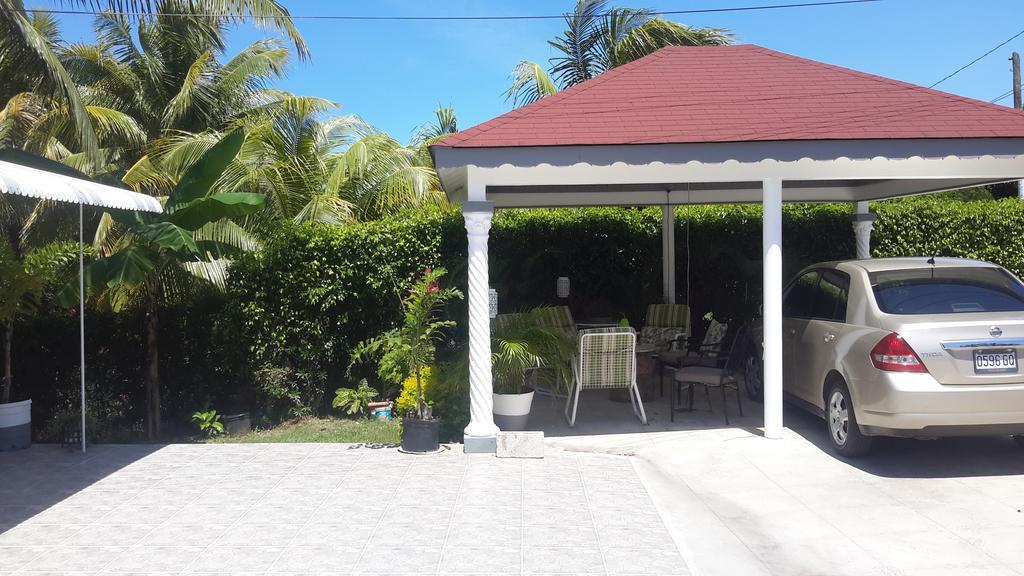 Lorenton Hideaway Guest house Lucea