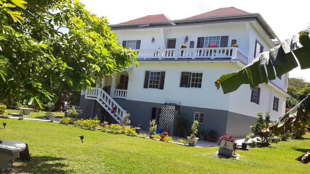 Lorenton Hideaway Guest house *
