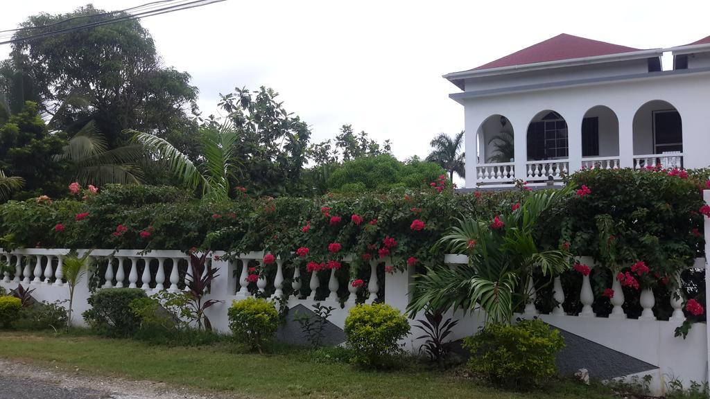 Lorenton Hideaway Guest house