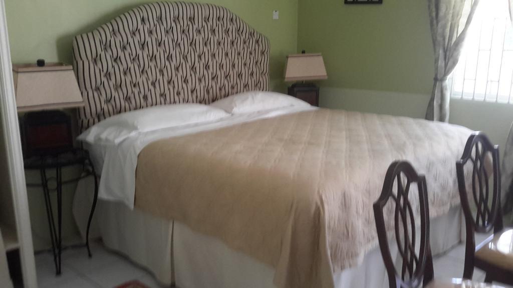 Lorenton Hideaway Guest house *