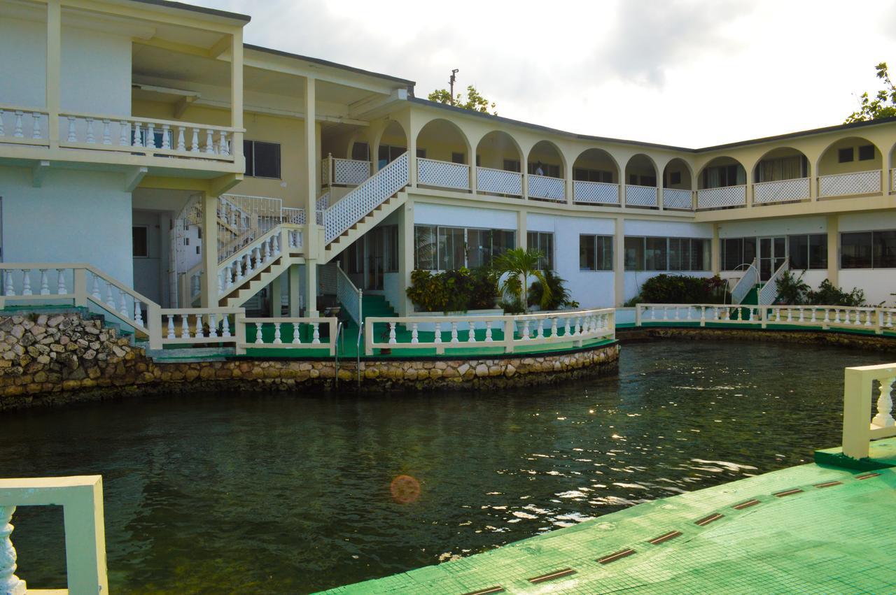 Hotel Sahara Dela 2*