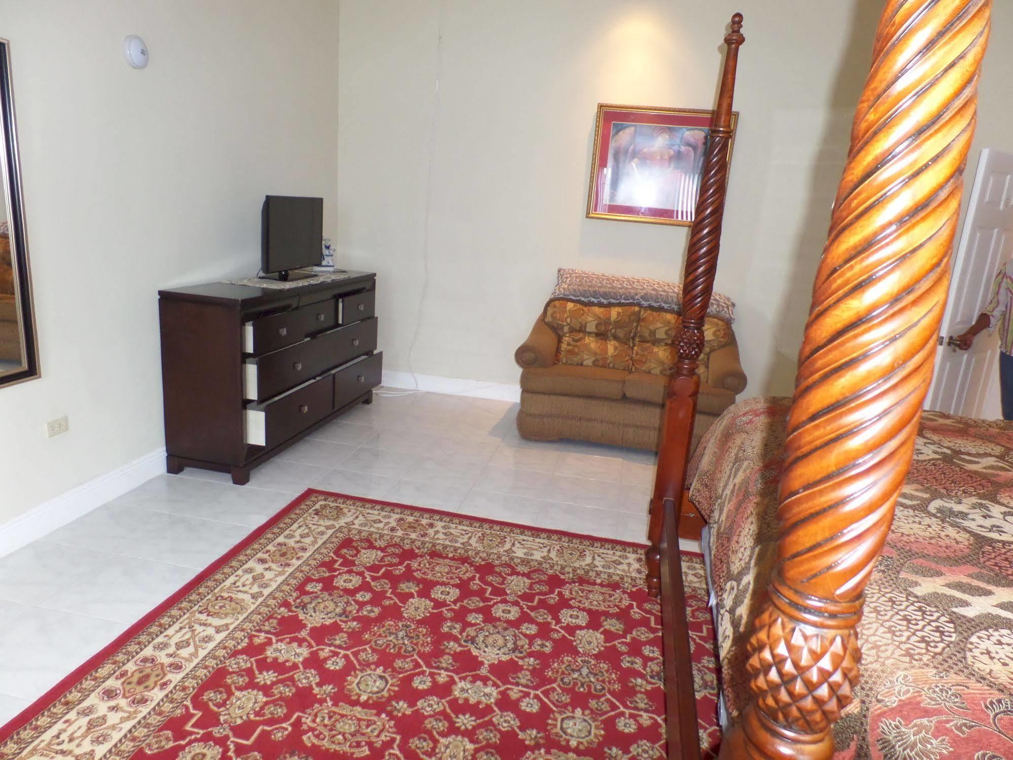 Luxurious Romantic Kensington 2* Montego Bay