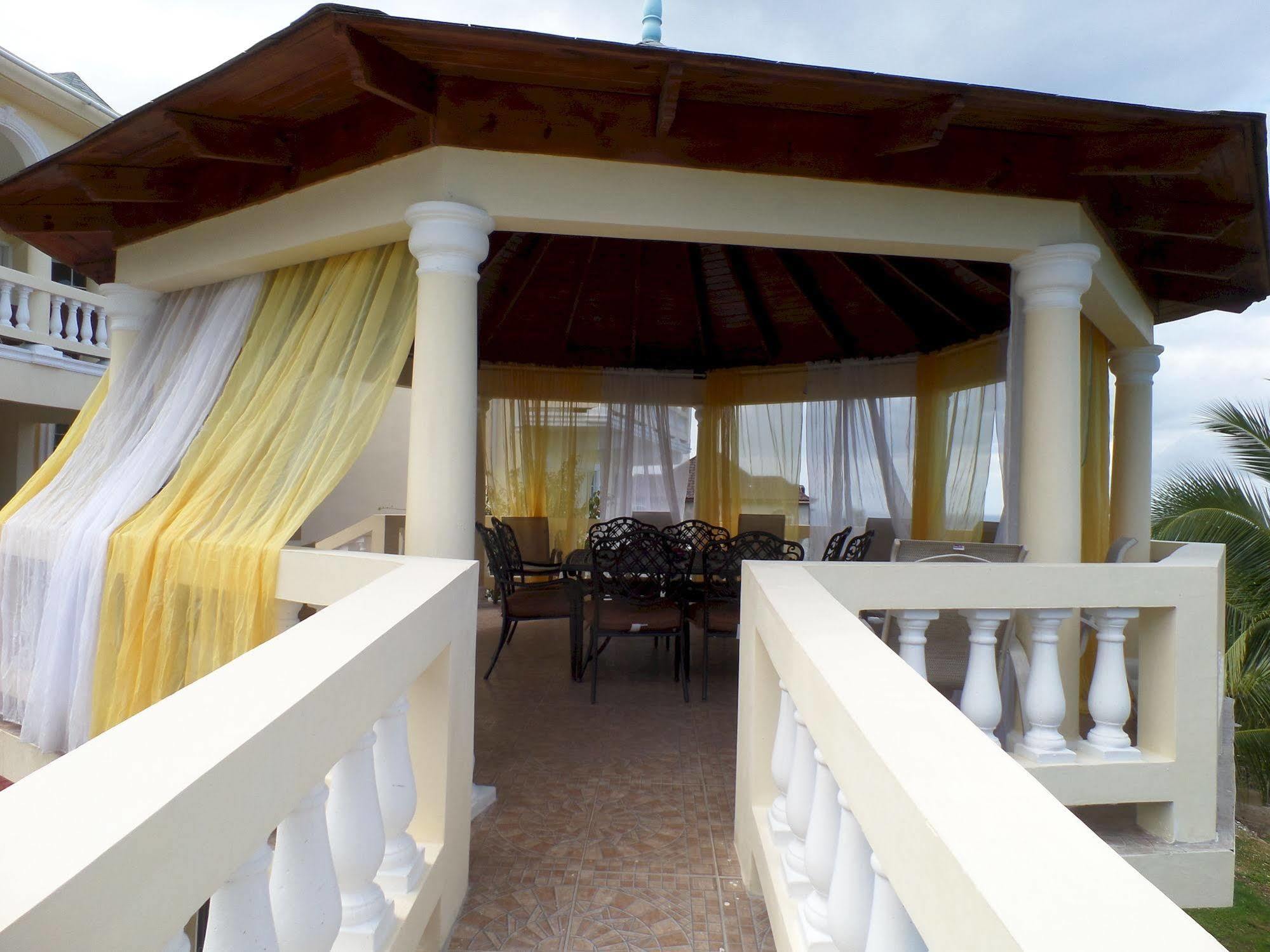 Luxurious Romantic Kensington Hotel 2*
