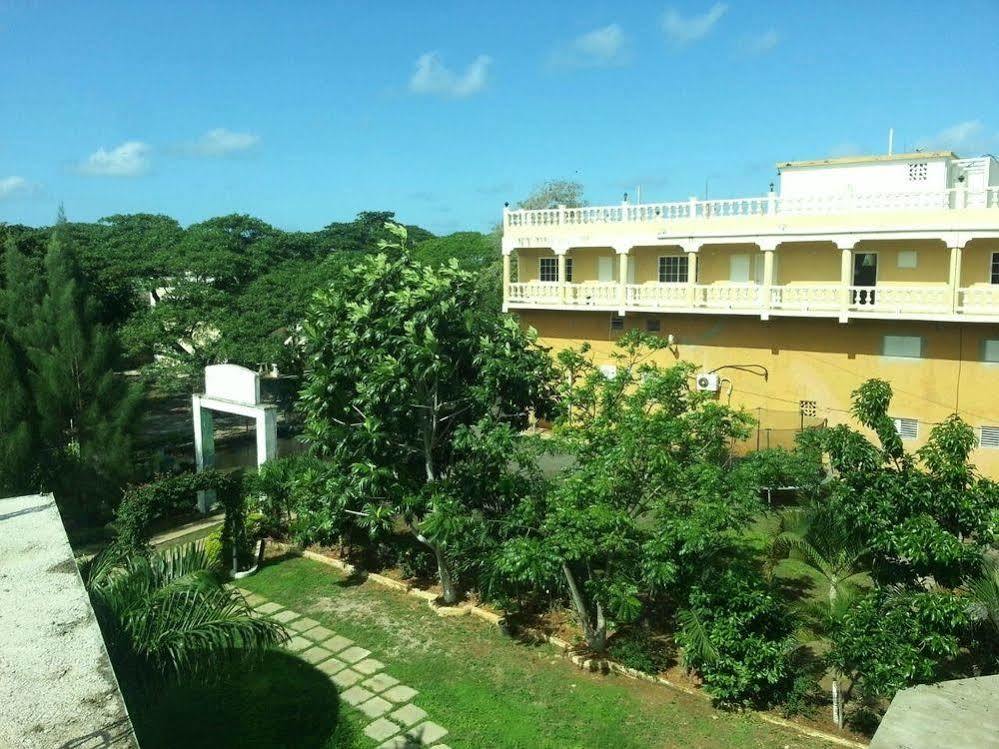 Mom's Village Runaway Bay
