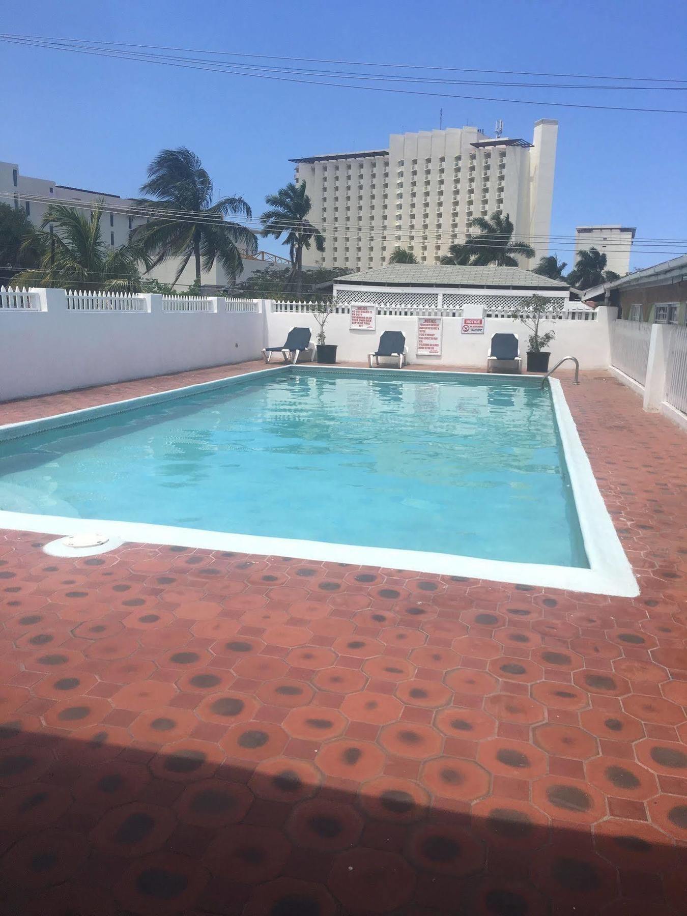 Village Hotel 3*