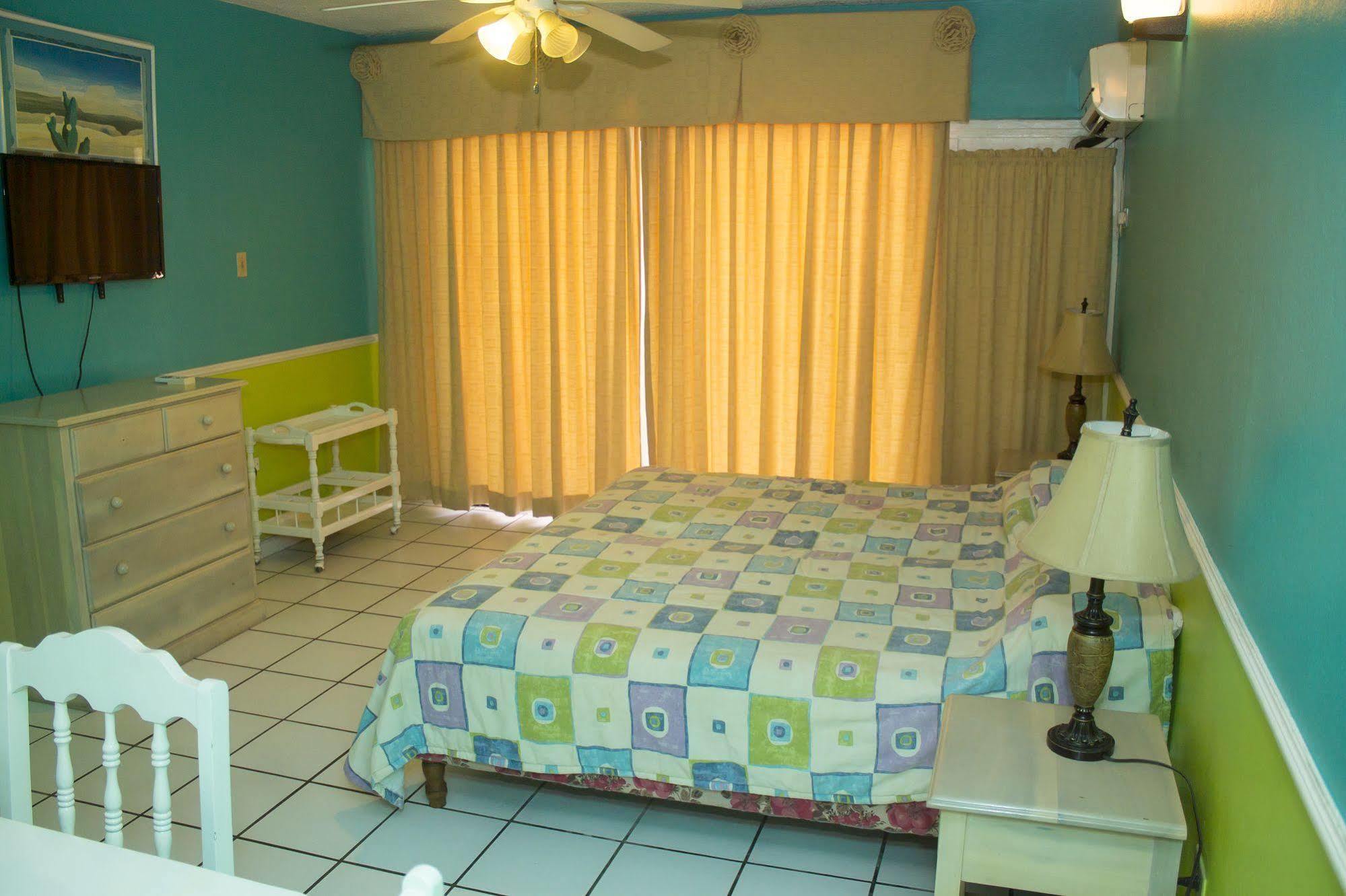 Chrisanns Aparthotel 2*