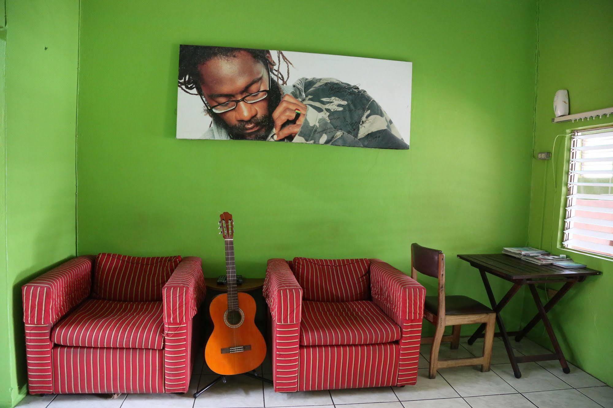 Hostel Reggae *