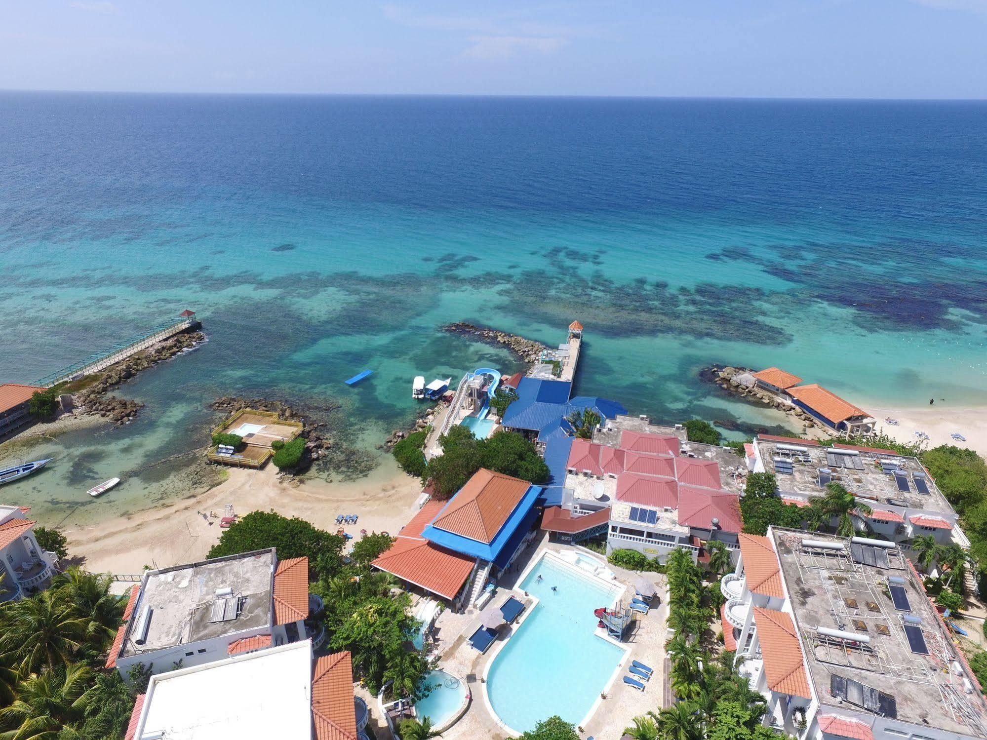 Franklyn D & 4* Runaway Bay