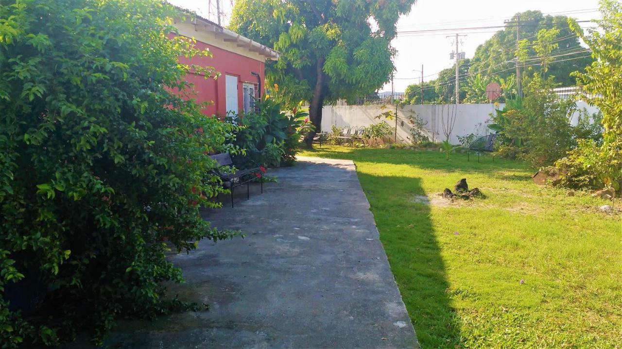 Yard Style 5* Kingston