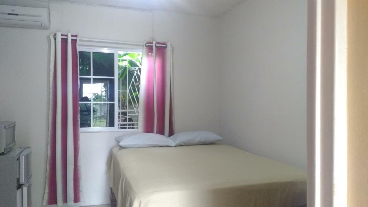 Yard Style Guest house Kingston