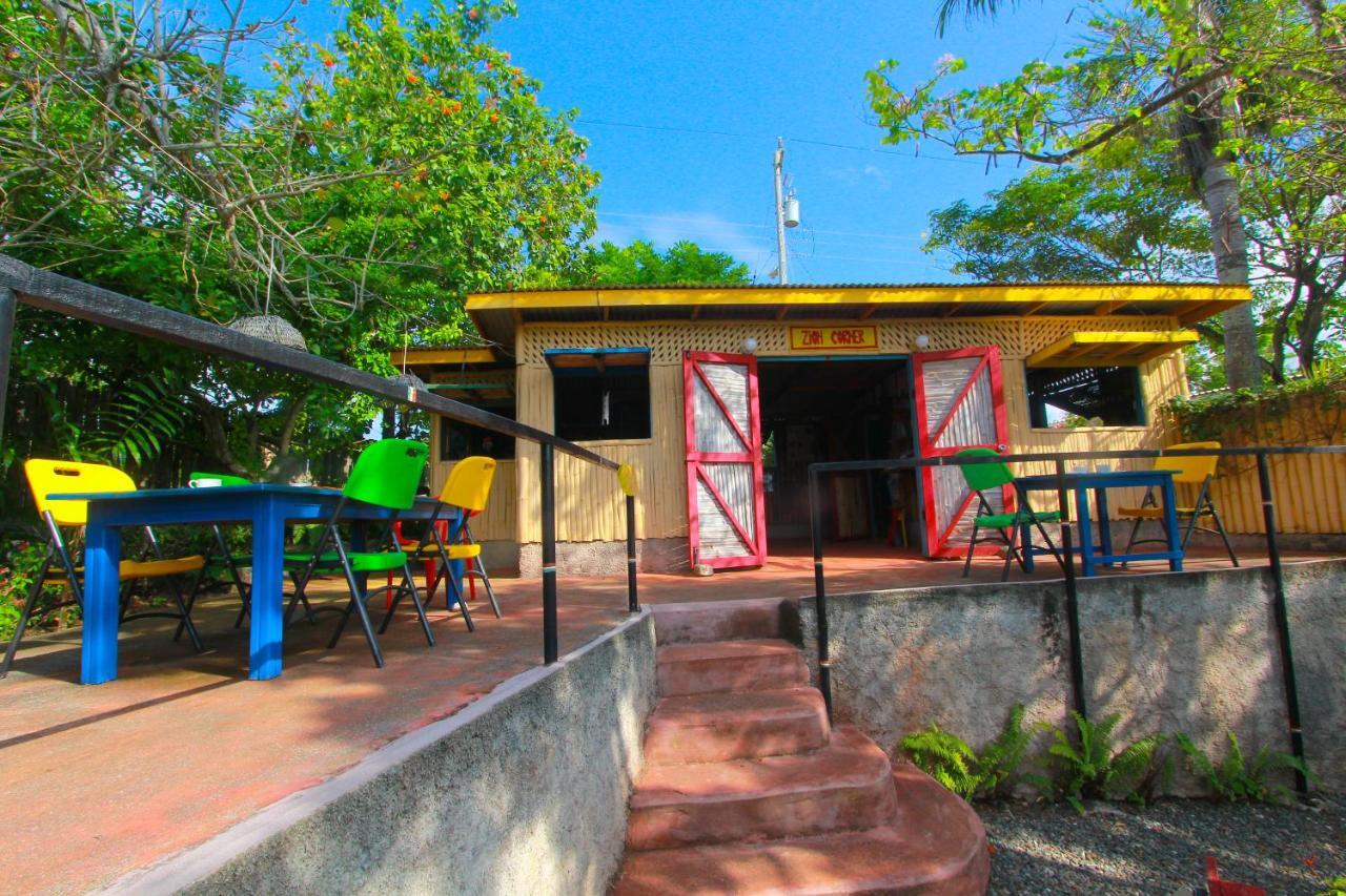 Acomodação com café da manhã  Zion Country Manchioneal