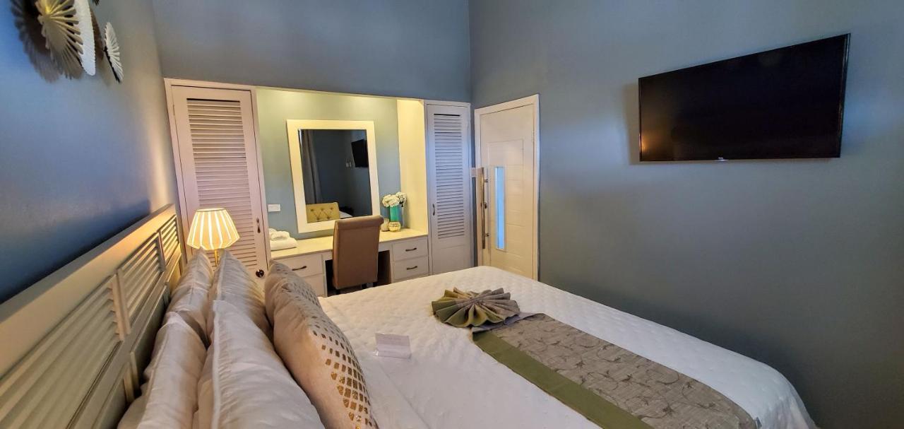 Oasis At Sandcastles Adults Only Luxury King Suite