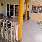 Chaudhry House Montego Bays- 2Nd Floor Apt