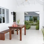 Richmond - Heroes Villa, Ac, Security, Access To Pool, Playground & Private Beach - Welcome Breakfast Basket