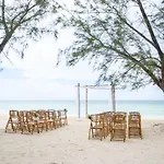 876 Beach Club