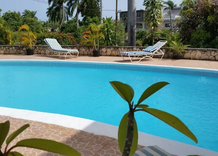 Chaudhry House Montego Bays- 2Nd Floor Apt