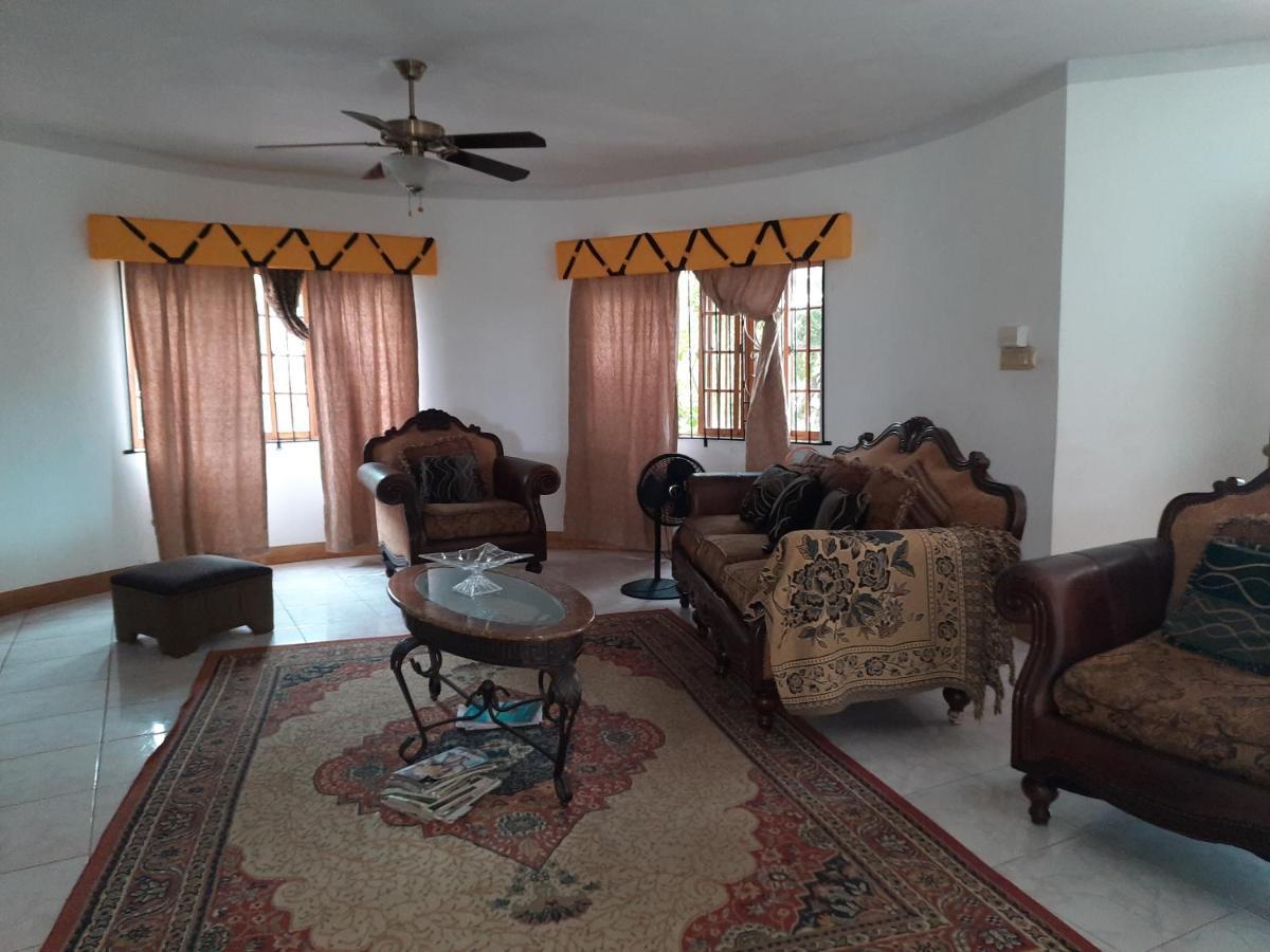 Burg Ann's Guest house *