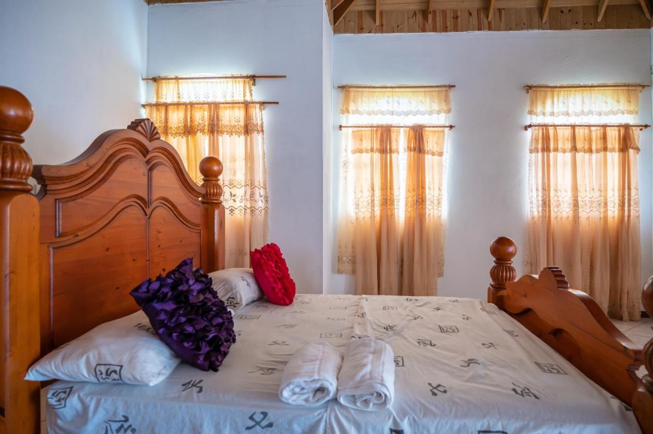 Burg Ann's Montego Bay
