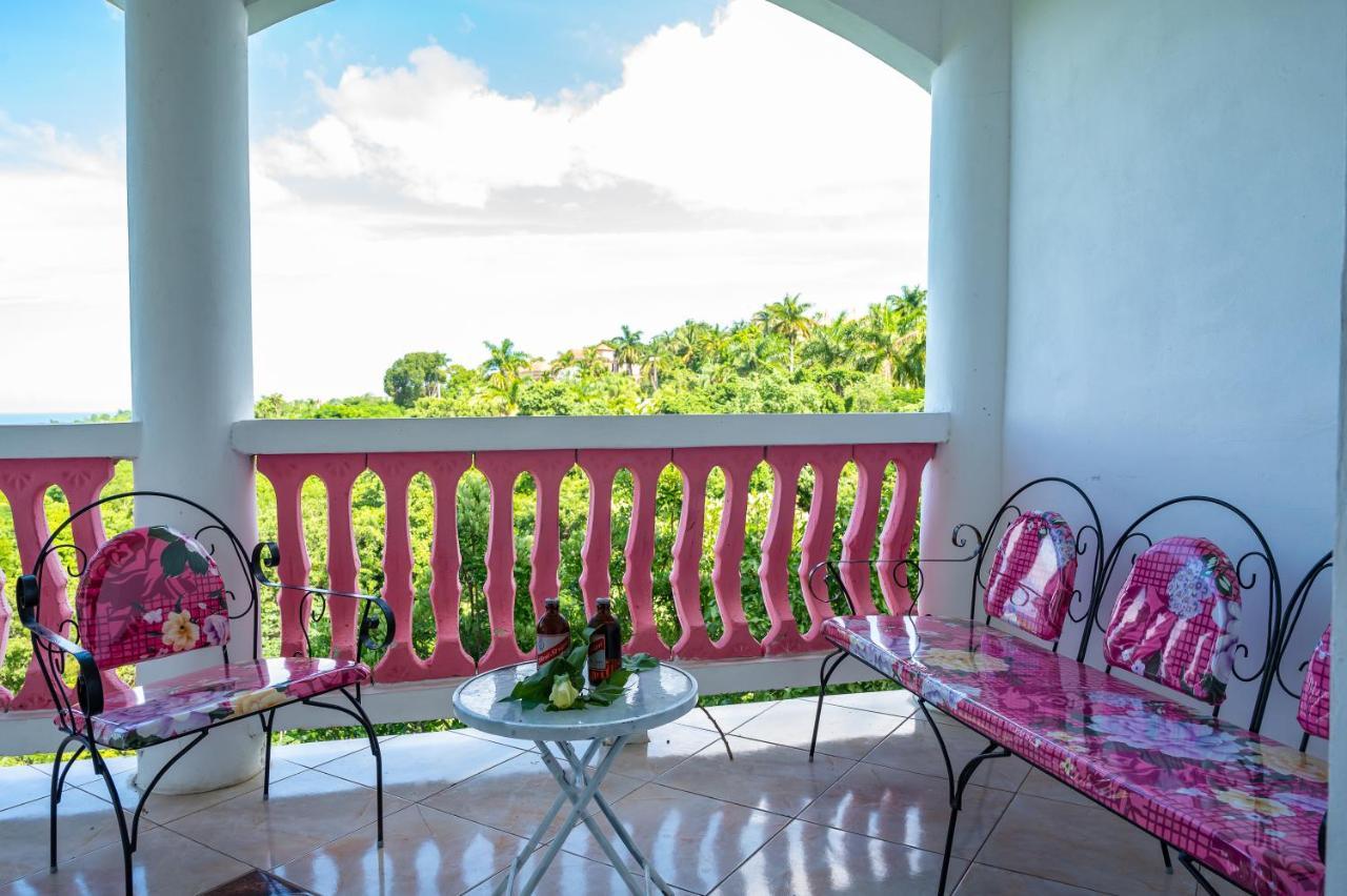 Burg Ann's * Montego Bay