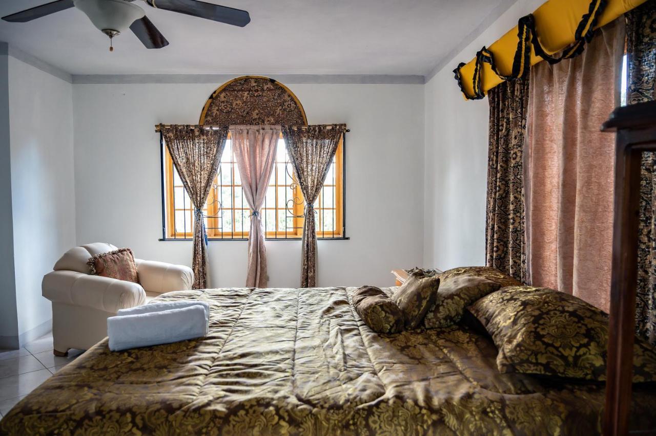 Burg Ann's Guest house *