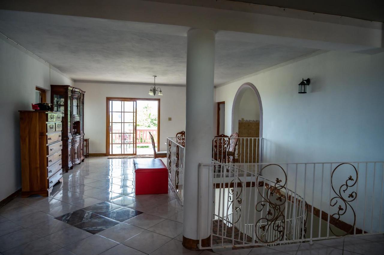 Burg Ann's Montego Bay