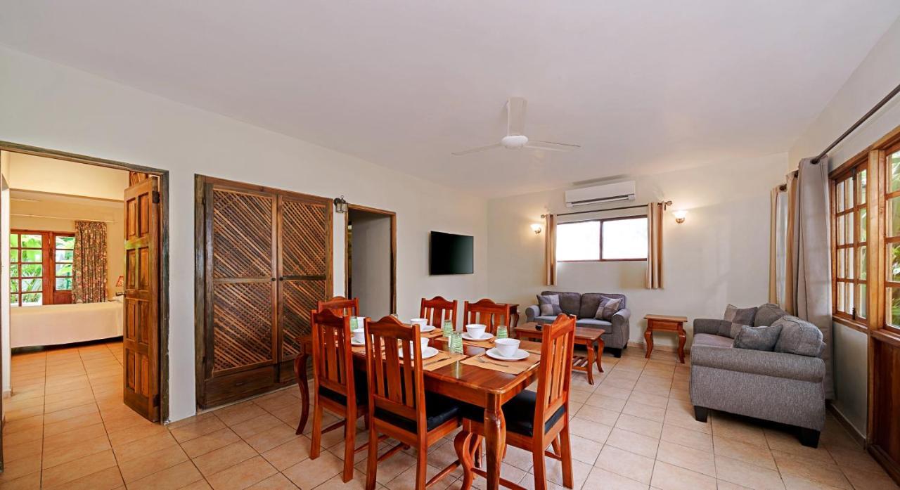 Hotel House Condos,