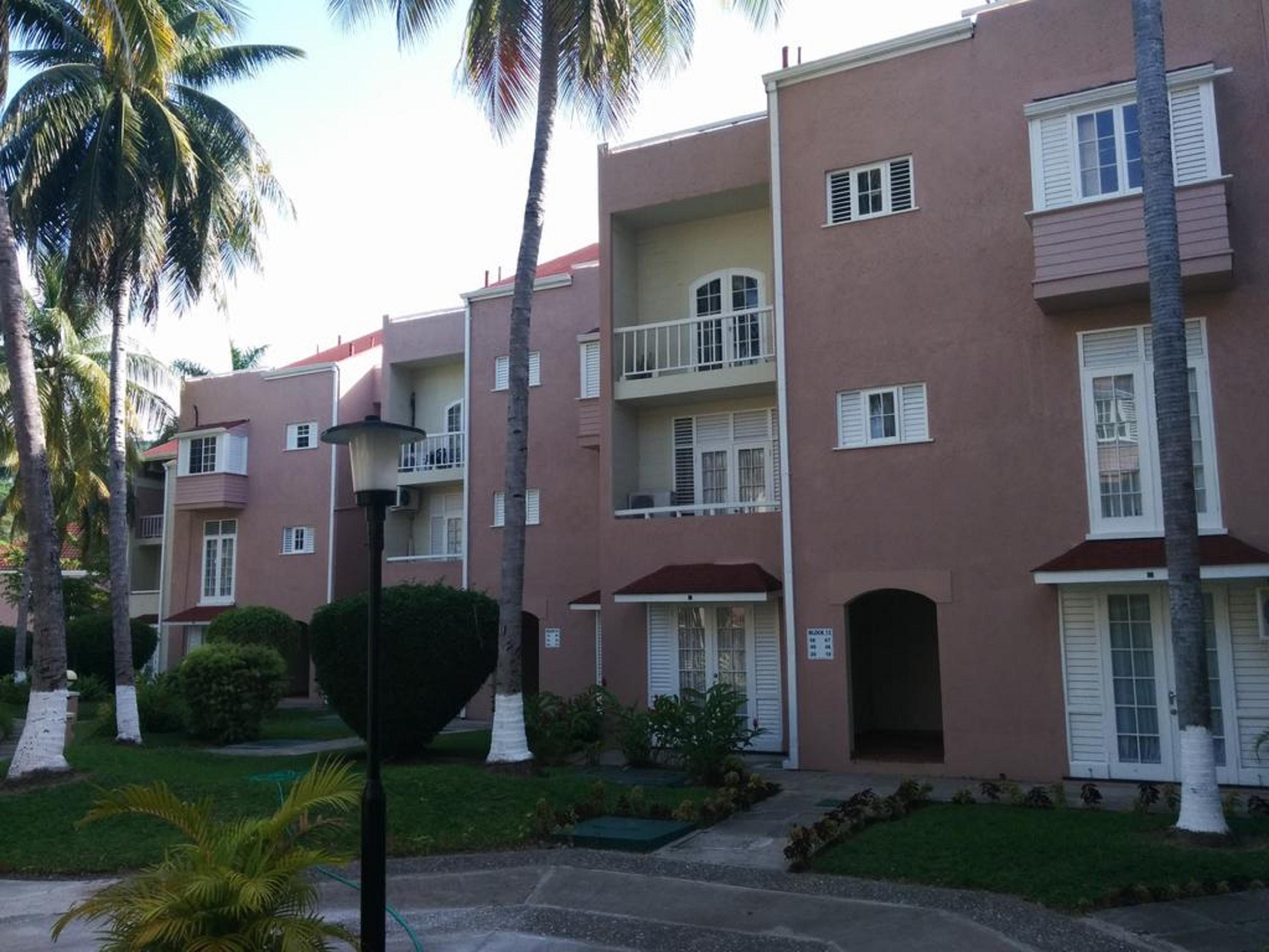 Aparthotel Fisherman's Point Beach-front Condomania