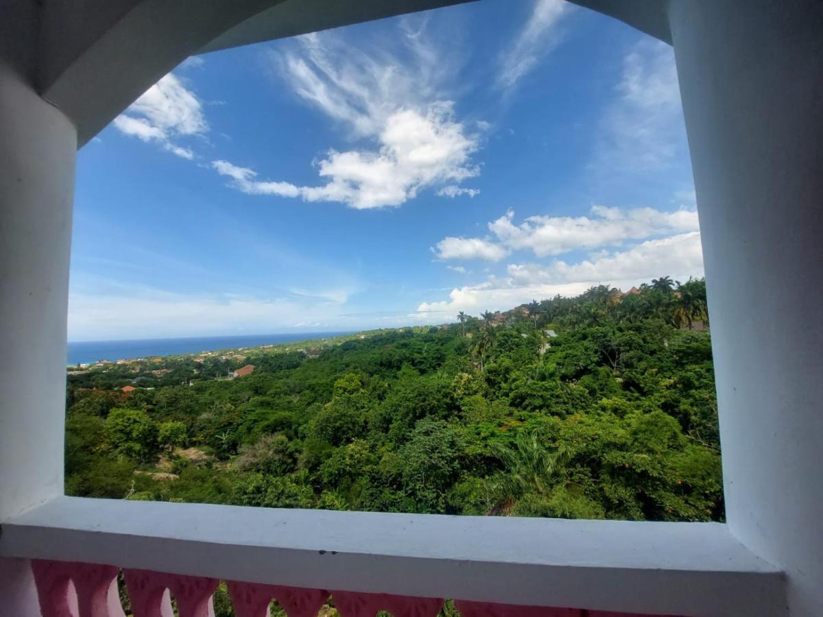 Burg Ann's Montego Bay