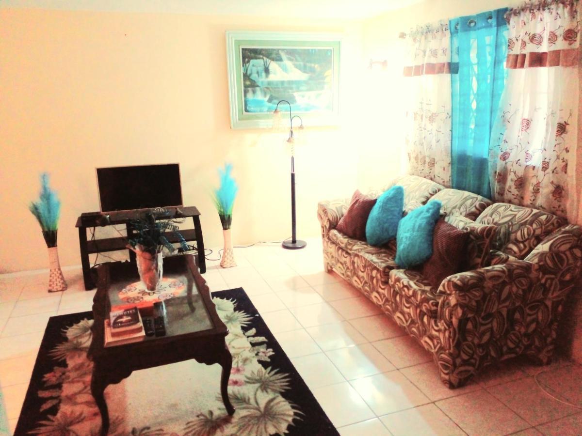 Guest house Happy And Comfortable Montego Bay