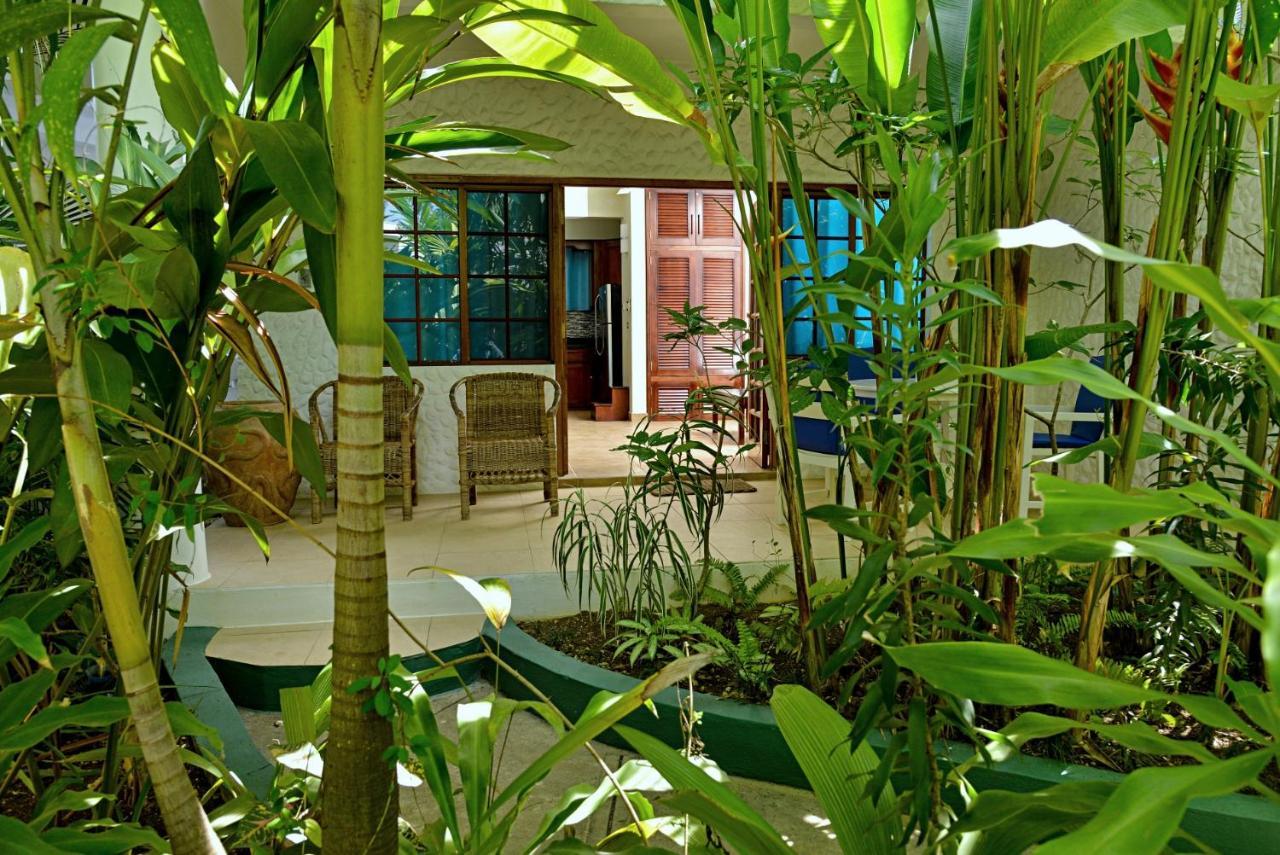 Hotel House Condos,