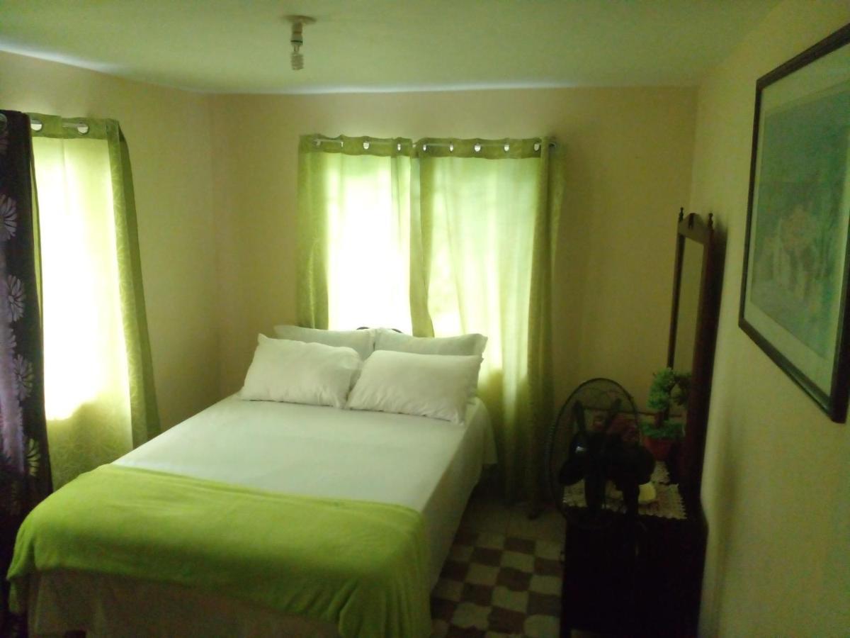 Happy And Comfortable Guest house Montego Bay