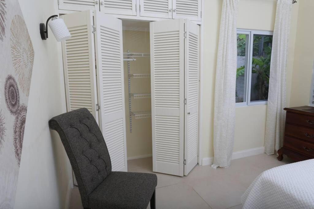 - Heroes Villa, Ac, Security, Access To Pool, Playground & Private - Welcome Breakfast Basket Villa *